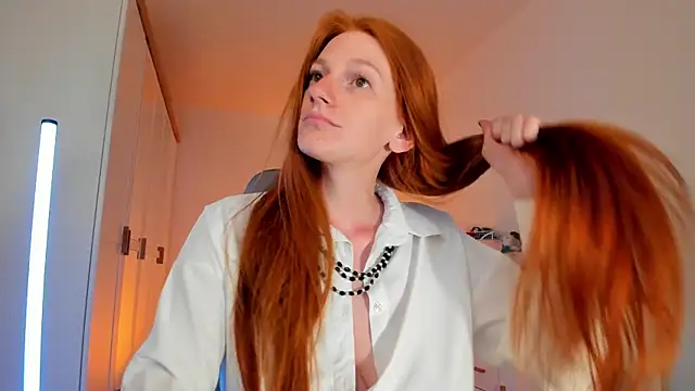 Snapshot of Aliceginger99 chatting on July 10, 1:14 pm Aliceginger99 online show from July 10, 1:14 pm