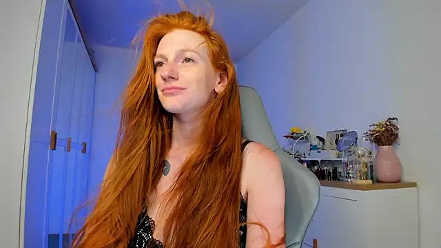 Snapshot of Aliceginger99 chatting on August 9, 1:27 pm Aliceginger99 online show from August 9, 1:27 pm