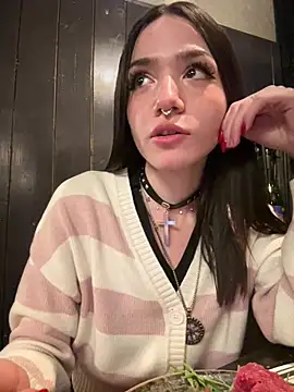 ShannonShanny online show from February 5, 7:40 pm