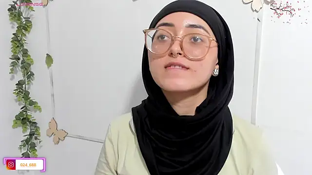 aysel elid online show from April 22, 11:50 pm