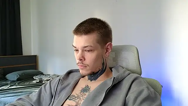 DENIS HERE online show from June 5, 4:02 pm
