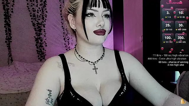 strawberry elfcat online show from March 30, 1:39 am