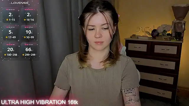 Snapshot of cutie_mili chatting on March 10, 4:45 pm cutie mili online show from March 10, 4:45 pm