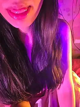 aloneathome online show from January 18, 8:01 pm