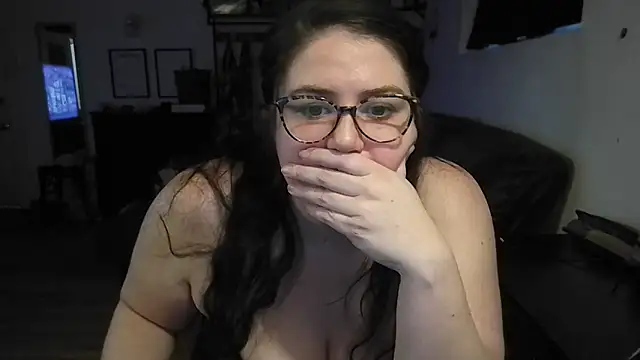 Snapshot of creativescholar1992 chatting on February 25, 10:30 pm creativescholar1992 online show from February 25, 10:30 pm