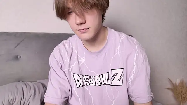 Snapshot of callmenineoneseven chatting on October 1, 7:20 pm callmenineoneseven online show from October 1, 7:20 pm