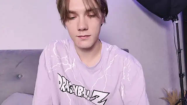 Snapshot of callmenineoneseven chatting on October 2, 11:12 pm callmenineoneseven online show from October 2, 11:12 pm