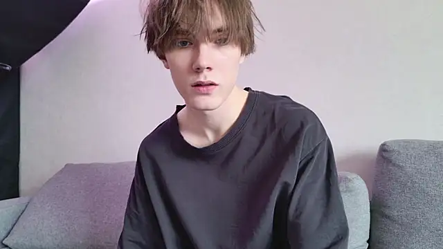 Snapshot of callmenineoneseven chatting on October 21, 12:39 pm callmenineoneseven online show from October 21, 12:39 pm