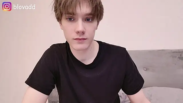 Snapshot of callmenineoneseven chatting on February 25, 5:17 am callmenineoneseven online show from February 25, 5:17 am