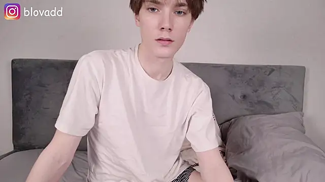 Snapshot of callmenineoneseven chatting on April 3, 8:18 pm callmenineoneseven online show from April 3, 8:18 pm