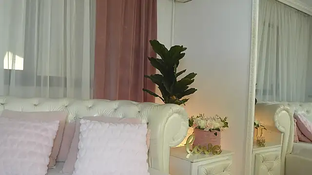 Snapshot of NinaCrystal1 chatting on July 20, 10:39 am NinaCrystal1 online show from July 20, 10:39 am