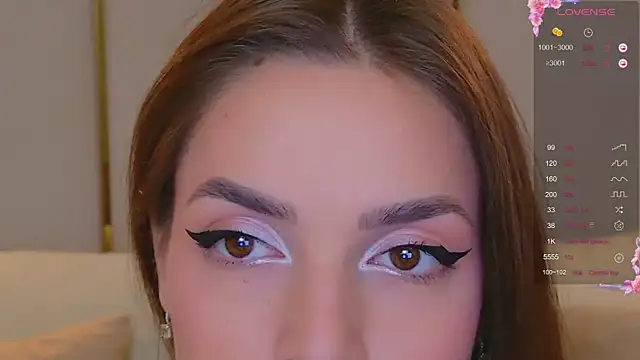 Snapshot of BellaHalles chatting on November 4, 6:01 am BellaHalles online show from November 4, 6:01 am