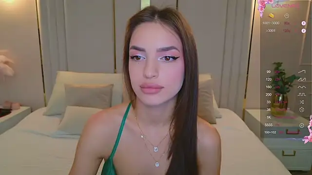 Snapshot of BellaHalles chatting on November 13, 8:13 am BellaHalles online show from November 13, 8:13 am