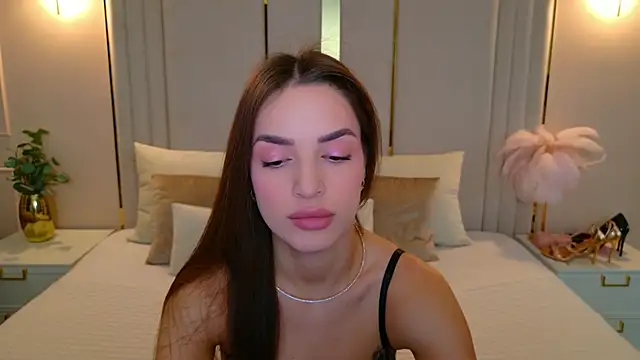 Snapshot of BellaHalles chatting on November 30, 5:44 am BellaHalles online show from November 30, 5:44 am