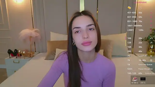 Snapshot of BellaHalles chatting on December 23, 5:38 am BellaHalles online show from December 23, 5:38 am