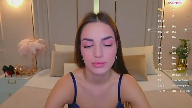 Snapshot of BellaHalles chatting on January 6, 6:06 am BellaHalles online show from January 6, 6:06 am