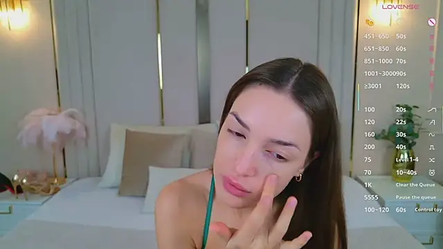 Snapshot of BellaHalles chatting on January 13, 5:24 am BellaHalles online show from January 13, 5:24 am