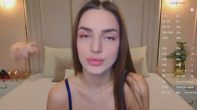 Snapshot of BellaHalles chatting on January 19, 5:55 am BellaHalles online show from January 19, 5:55 am