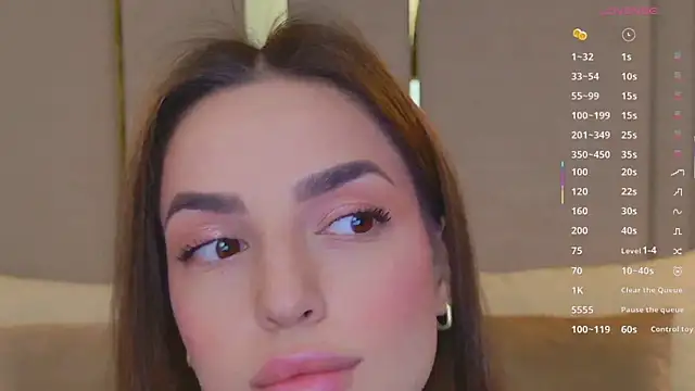 Snapshot of BellaHalles chatting on February 2, 5:39 am BellaHalles online show from February 2, 5:39 am