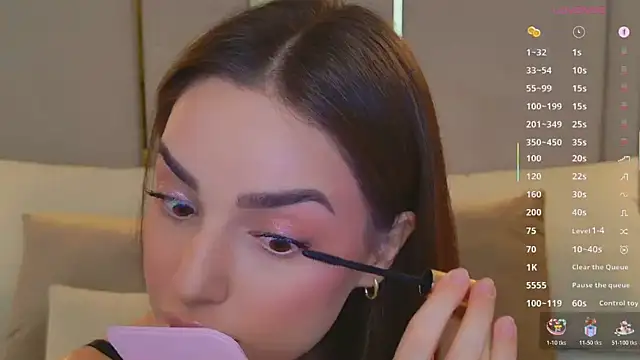 Snapshot of BellaHalles chatting on February 4, 5:46 am BellaHalles online show from February 4, 5:46 am