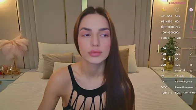 Snapshot of BellaHalles chatting on February 5, 5:12 am BellaHalles online show from February 5, 5:12 am