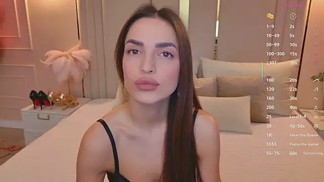 Snapshot of BellaHalles chatting on February 8, 12:52 pm BellaHalles online show from February 8, 12:52 pm