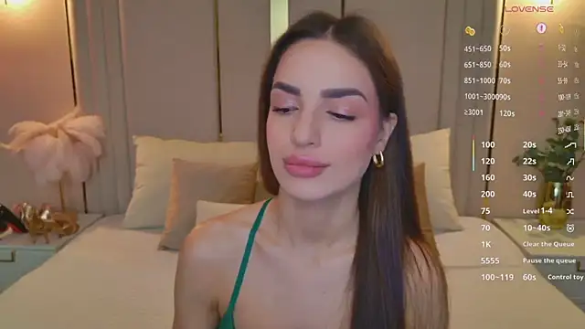 Snapshot of BellaHalles chatting on February 13, 5:47 am BellaHalles online show from February 13, 5:47 am