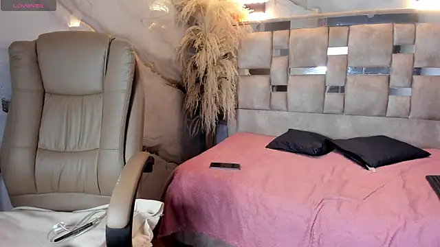 Danielaa a online show from April 19, 12:22 am