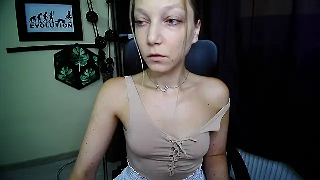 EmillyPlay online show from July 9, 5:22 am