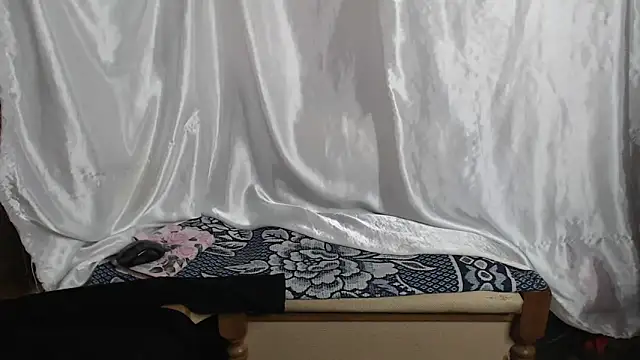 Burberrry  online show from February 10, 8:13 pm