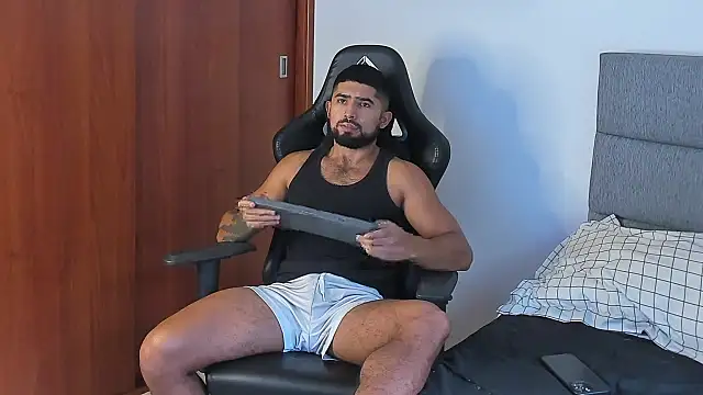 Snapshot of ethaanjones chatting on October 12, 7:46 pm ethaanjones online show from October 12, 7:46 pm