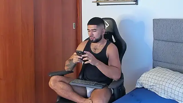 Snapshot of ethaanjones chatting on November 23, 12:49 pm ethaanjones online show from November 23, 12:49 pm