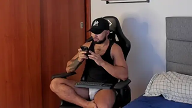 Snapshot of ethaanjones chatting on November 24, 8:19 pm ethaanjones online show from November 24, 8:19 pm