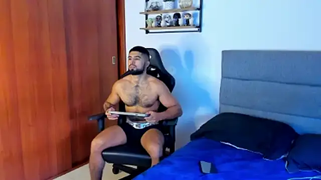 Snapshot of ethaanjones chatting on December 15, 2:32 pm ethaanjones online show from December 15, 2:32 pm