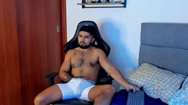 Snapshot of ethaanjones chatting on January 7, 8:22 pm ethaanjones online show from January 7, 8:22 pm