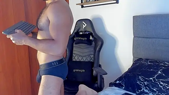 Snapshot of ethaanjones chatting on March 15, 12:11 pm ethaanjones online show from March 15, 12:11 pm