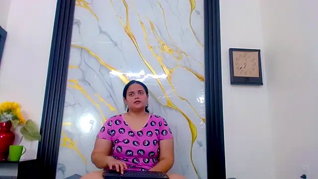 Snapshot of brunnette_hot chatting on May 9, 11:26 am brunnette hot online show from May 9, 11:26 am