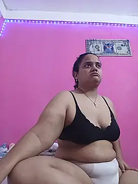 Snapshot of brunnette_hot chatting on June 5, 10:32 am brunnette hot online show from June 5, 10:32 am
