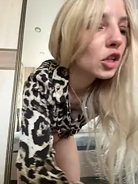 Snapshot of Adelina0001 chatting on May 28, 9:06 am Adelina0001 online show from May 28, 9:06 am