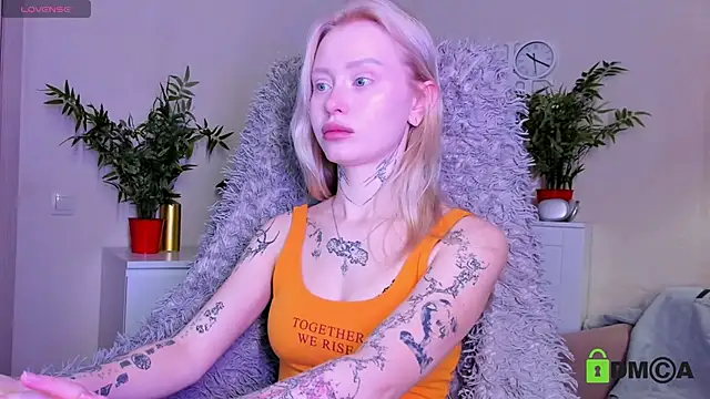 Snapshot of MalenaErnman chatting on December 8, 10:41 am MalenaErnman online show from December 8, 10:41 am