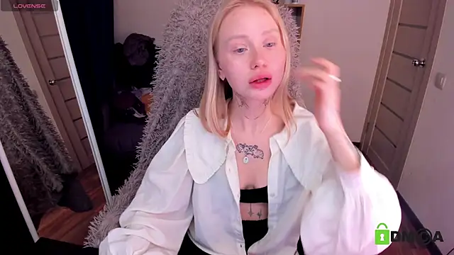 Snapshot of MalenaErnman chatting on January 16, 1:36 pm MalenaErnman online show from January 16, 1:36 pm