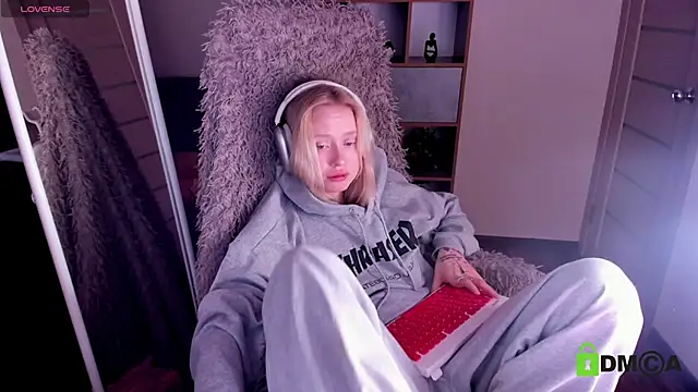 Snapshot of MalenaErnman chatting on January 26, 1:36 pm MalenaErnman online show from January 26, 1:36 pm