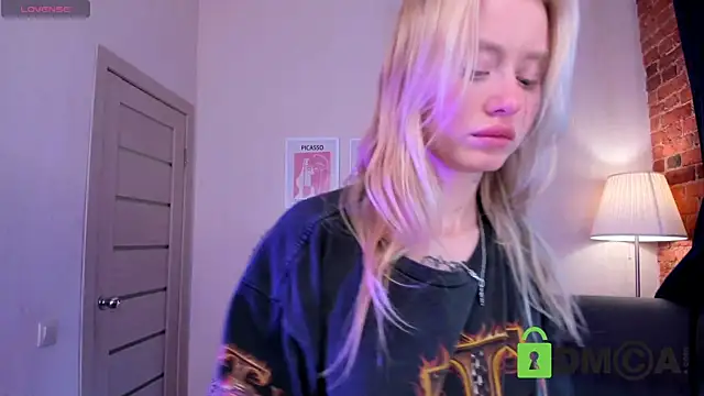 Snapshot of MalenaErnman chatting on February 20, 1:19 pm MalenaErnman online show from February 20, 1:19 pm