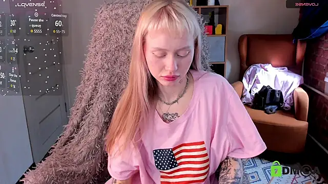 Snapshot of MalenaErnman chatting on April 12, 10:42 am MalenaErnman online show from April 12, 10:42 am