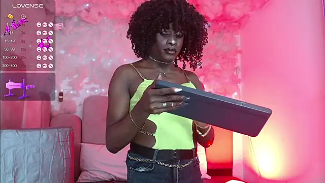 Snapshot of puca_ebony chatting on May 7, 5:07 pm puca ebony online show from May 7, 5:07 pm