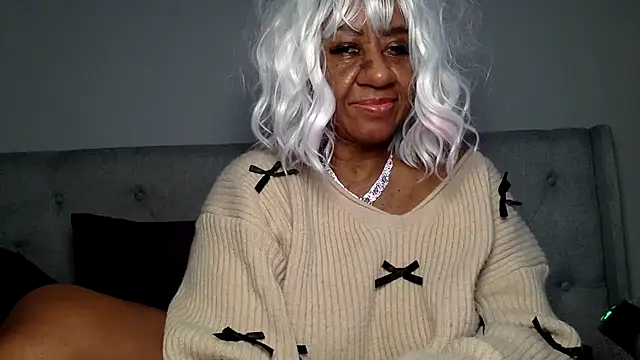 BreanaDivine online show from January 5, 5:30 pm