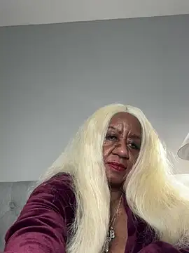 BreanaDivine online show from February 22, 2:06 am