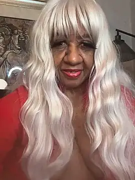 BreanaDivine online show from March 6, 6:43 am