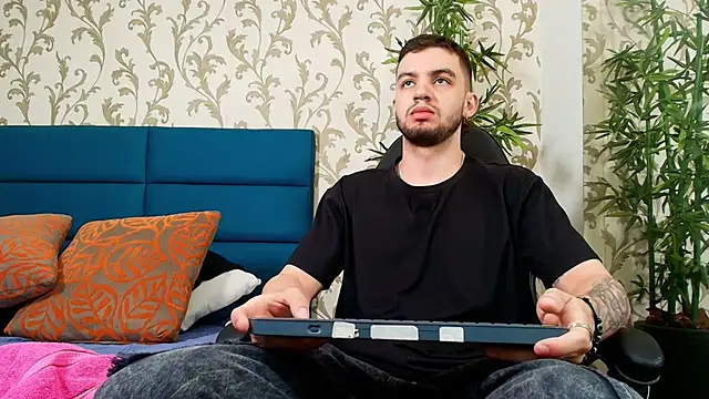 Michael magno online show from July 16, 4:24 pm