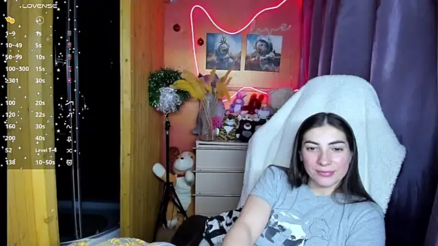 Fiery Brunette  online show from January 13, 4:18 am